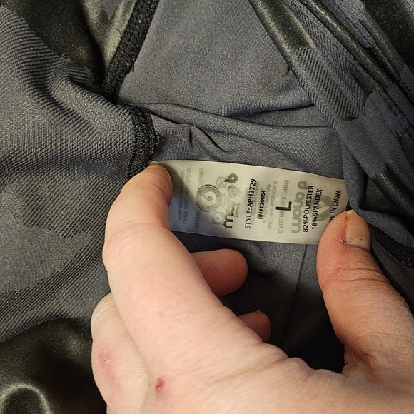 EUC Mono B High-Waisted Black Camo Leggings - Size L - Picture 3 of 4